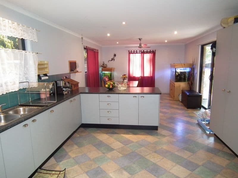 51 Amanda Avenue, Oakhurst QLD 4650, Oakhurst - Thumbnail 4