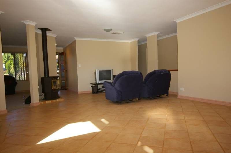 71 Hillcrest Road, ALEXANDER HEIGHTS WA 6064, Alexander Heights - Thumbnail 4