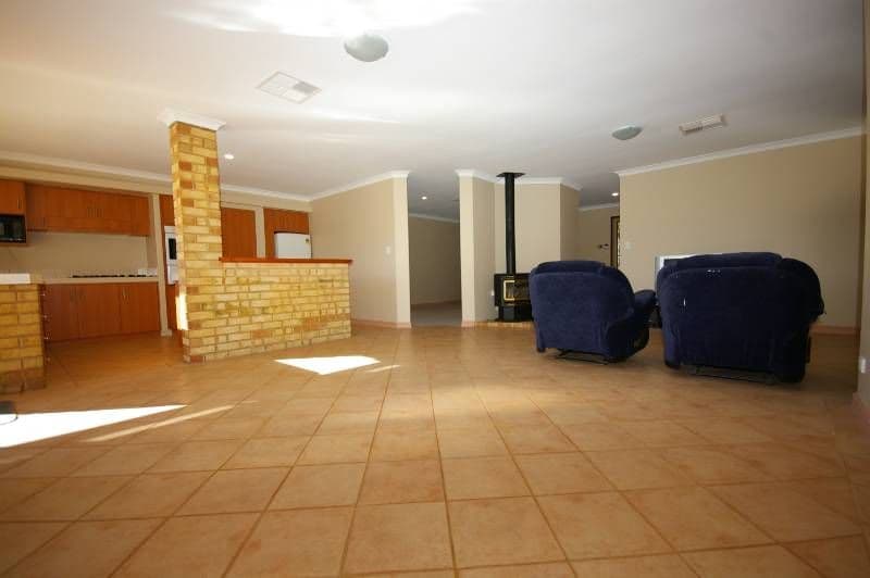 71 Hillcrest Road, ALEXANDER HEIGHTS WA 6064, Alexander Heights - Thumbnail 5