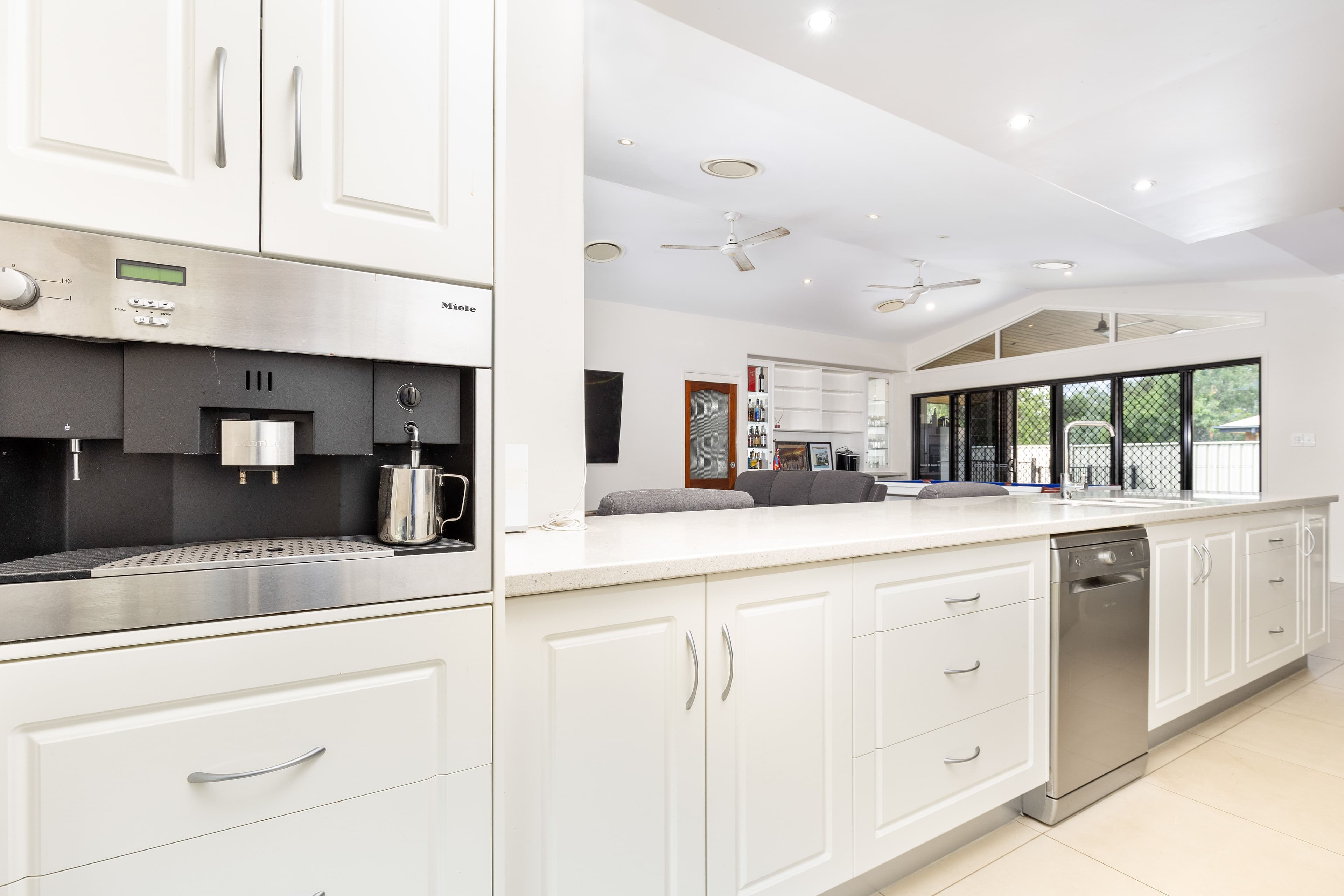 24 Kidd Street, Emerald QLD 4720, Emerald - Thumbnail 6