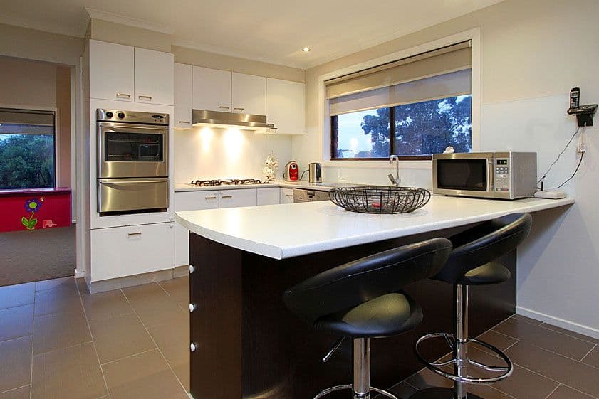 10 Essue Court, MILL PARK VIC 3082, Mill Park - Thumbnail 2