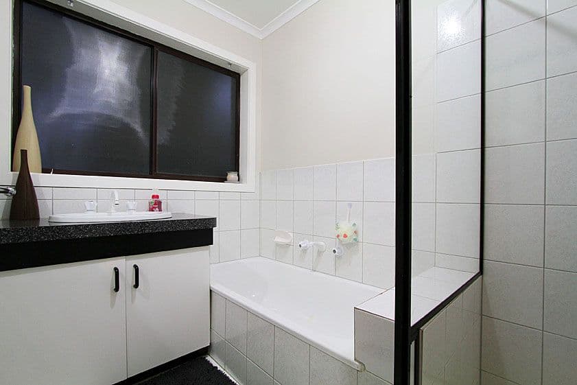 10 Essue Court, MILL PARK VIC 3082, Mill Park - Thumbnail 8