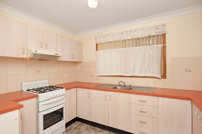 5 White Swan Avenue, BLUE HAVEN NSW 2262, Blue Haven - Thumbnail 2