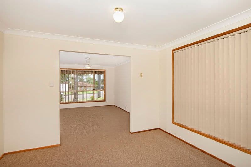 5 White Swan Avenue, BLUE HAVEN NSW 2262, Blue Haven - Thumbnail 4