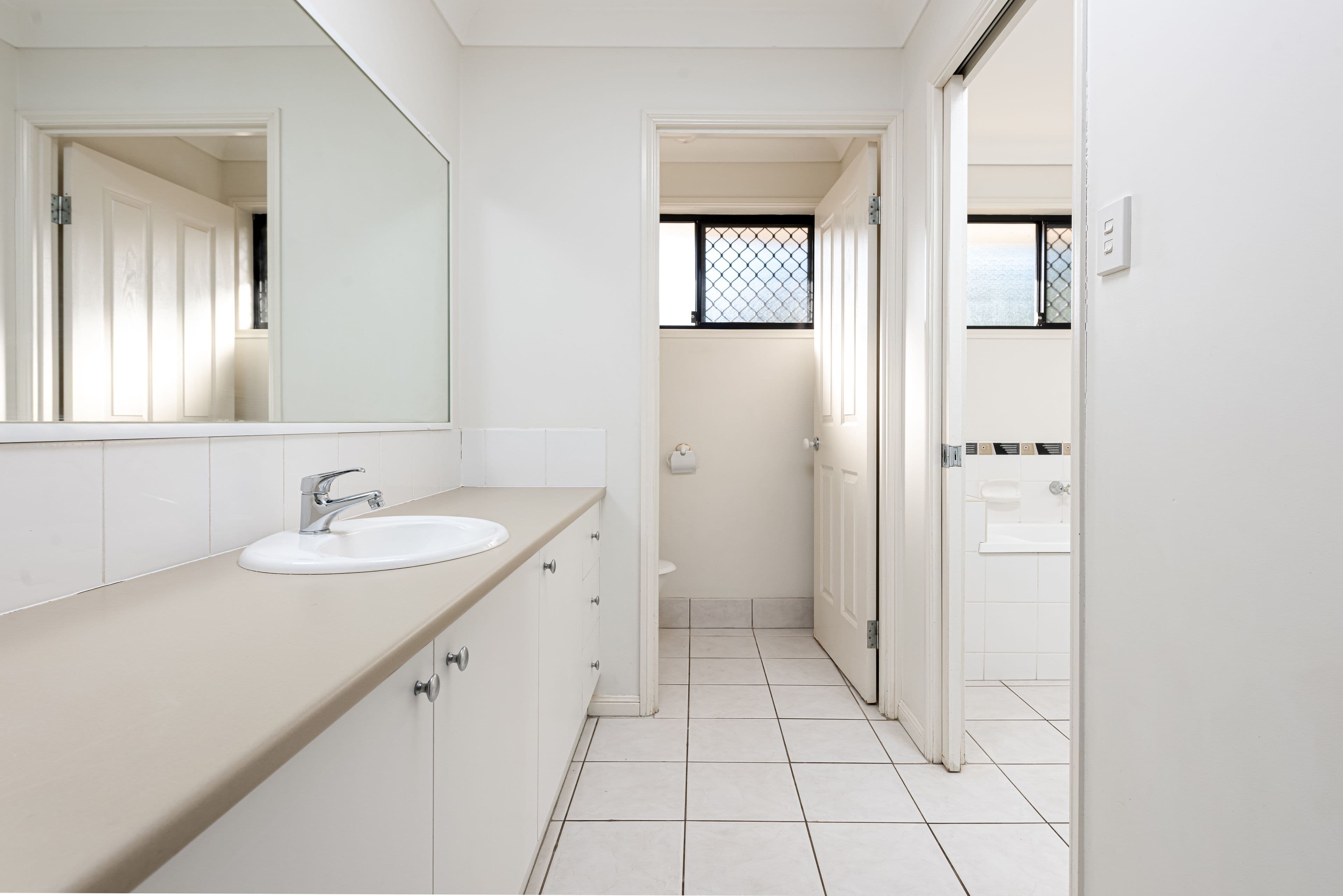 8 Kennerton Court, Morayfield QLD 4506, Morayfield - Thumbnail 4