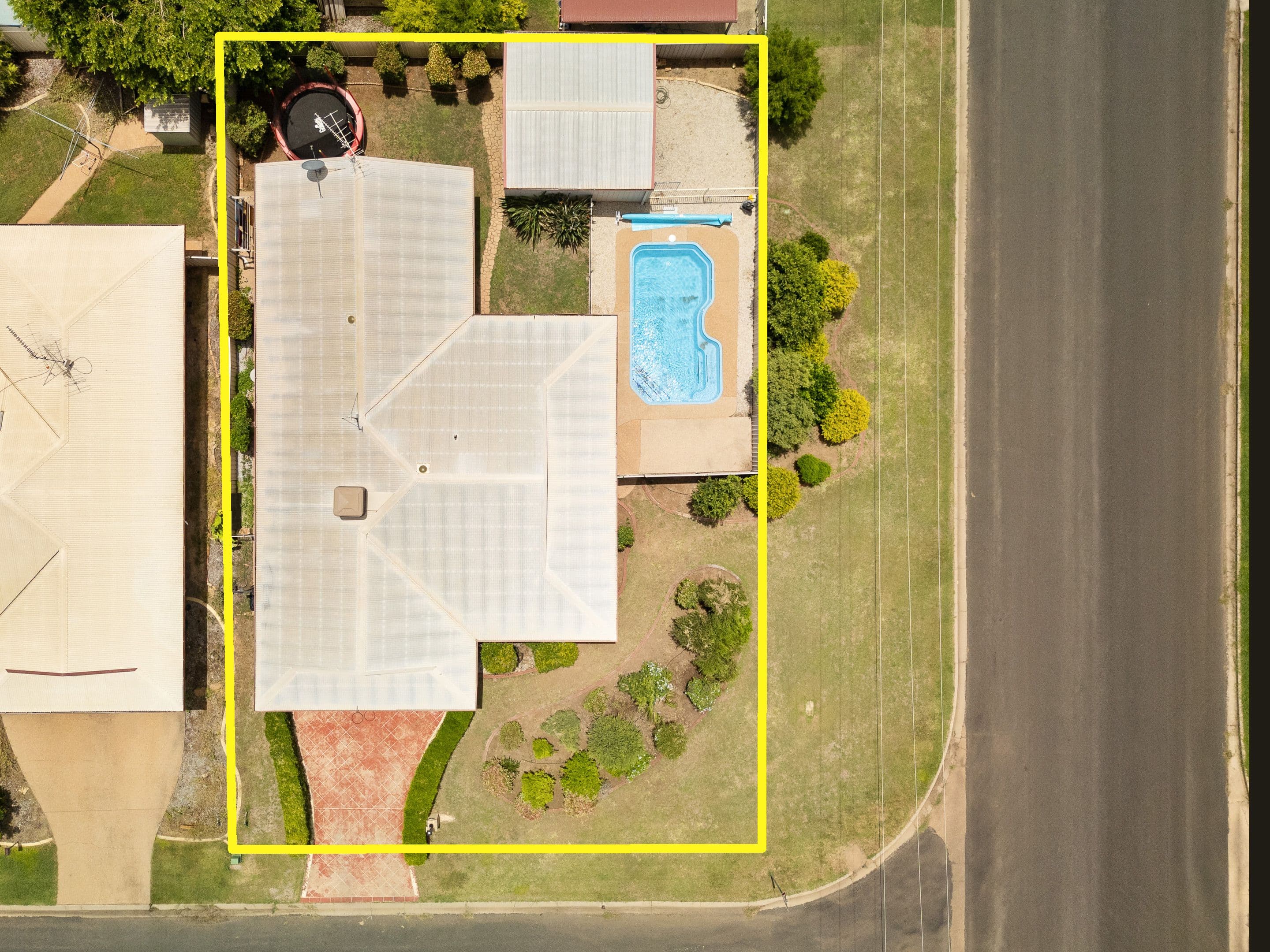 9 Kurrajong Close, Emerald QLD 4720, Emerald - Image 1