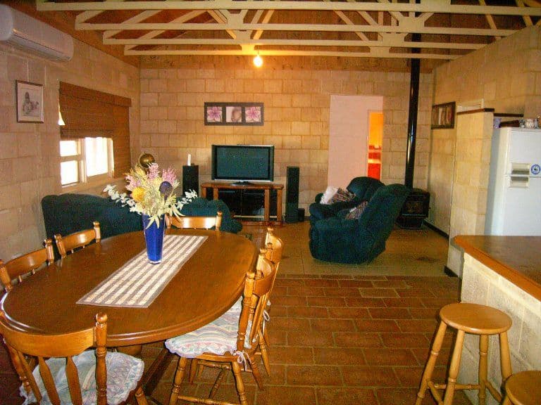 50 Vincent Street, DONGARA WA 6525, Dongara - Thumbnail 2
