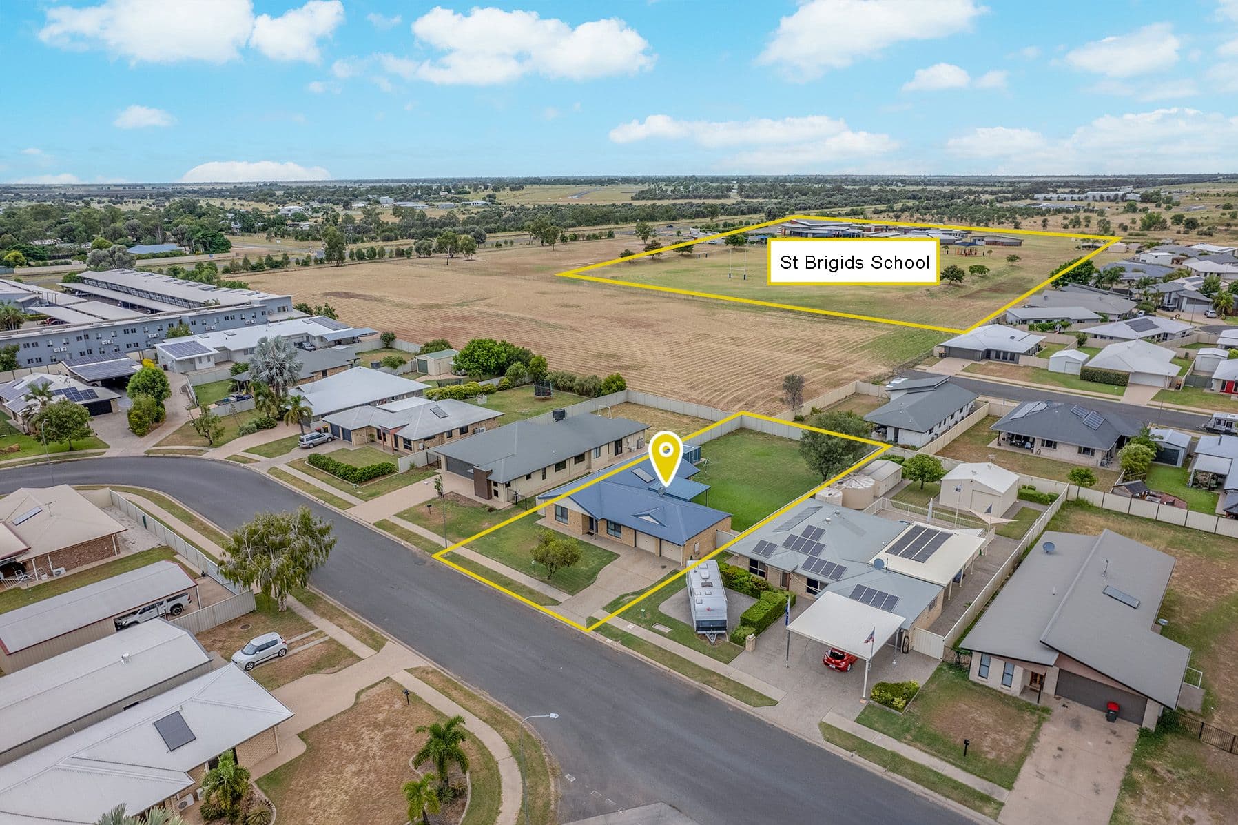 31 Mayfair Drive, Emerald QLD 4720, Emerald - Thumbnail 2
