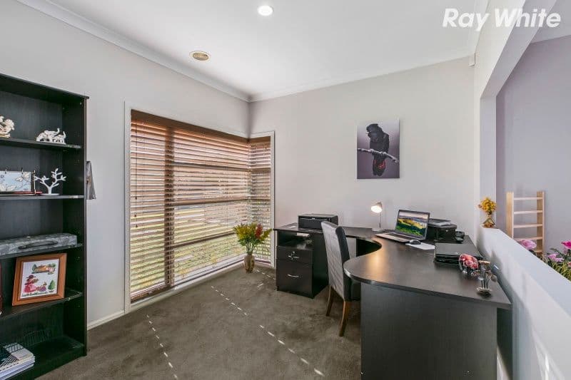 110 Livingstone Boulevard, Pakenham VIC 3810, Pakenham - Thumbnail 3