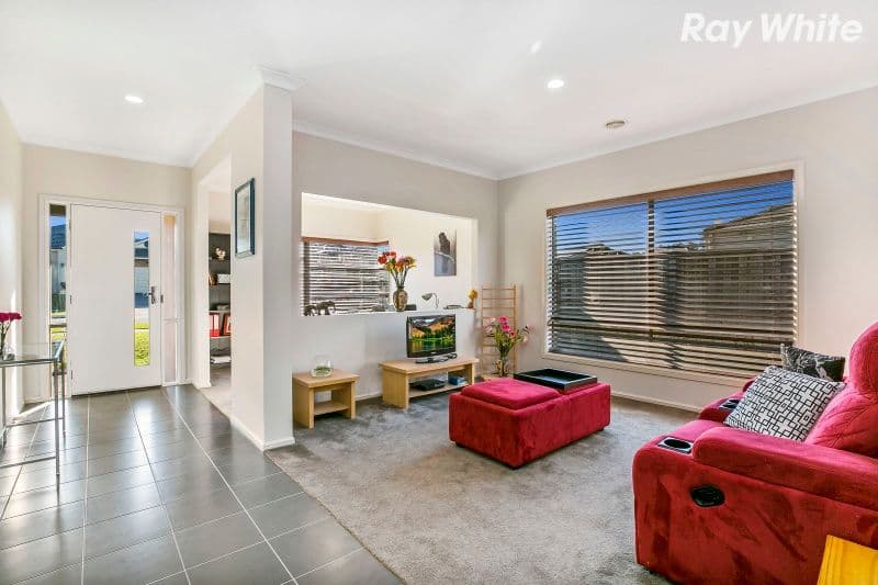 110 Livingstone Boulevard, Pakenham VIC 3810, Pakenham - Thumbnail 4