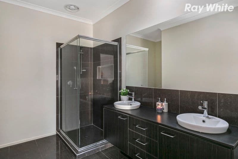 110 Livingstone Boulevard, Pakenham VIC 3810, Pakenham - Thumbnail 6