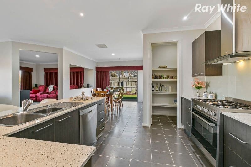 110 Livingstone Boulevard, Pakenham VIC 3810, Pakenham - Thumbnail 7