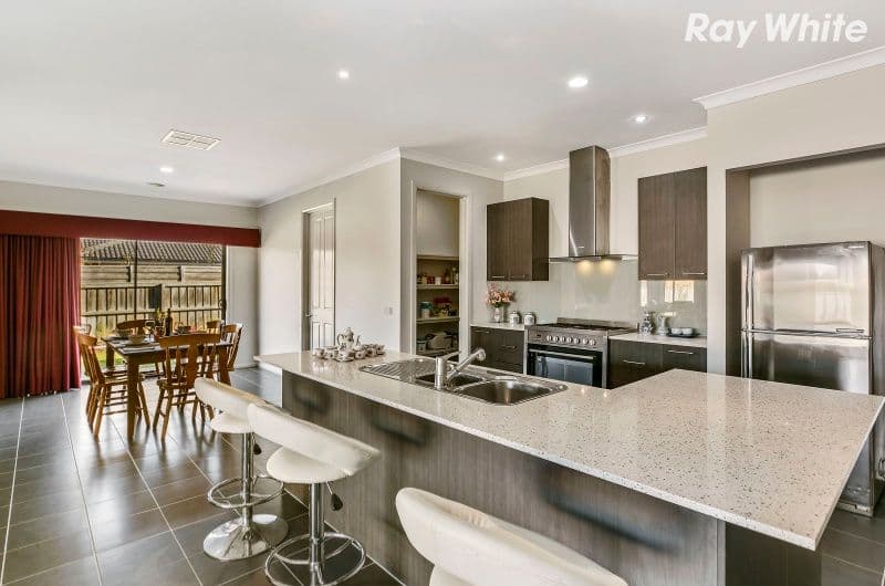 110 Livingstone Boulevard, Pakenham VIC 3810, Pakenham - Thumbnail 8