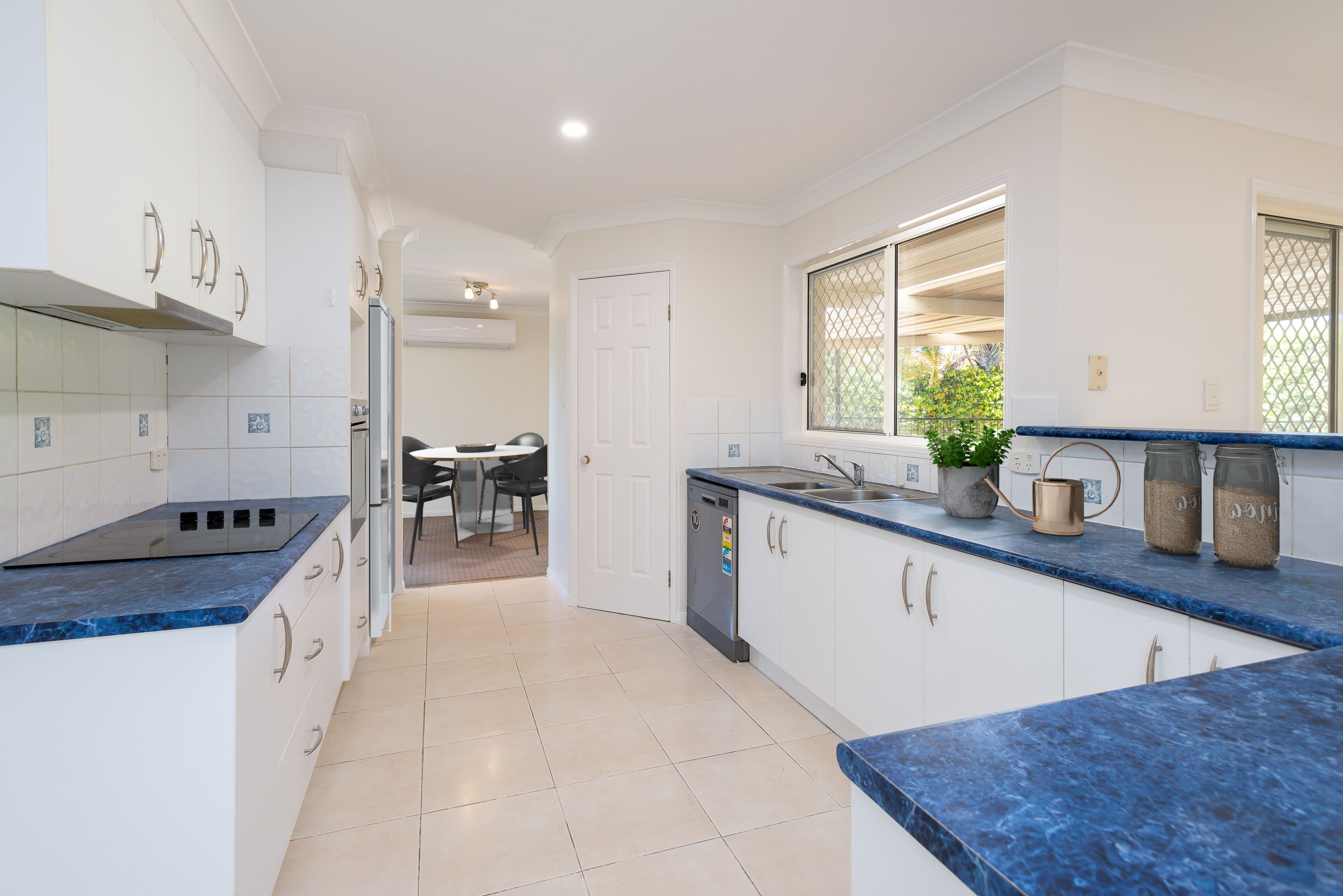 10 Maltravers Drive, Arundel QLD 4214, Arundel - Thumbnail 4