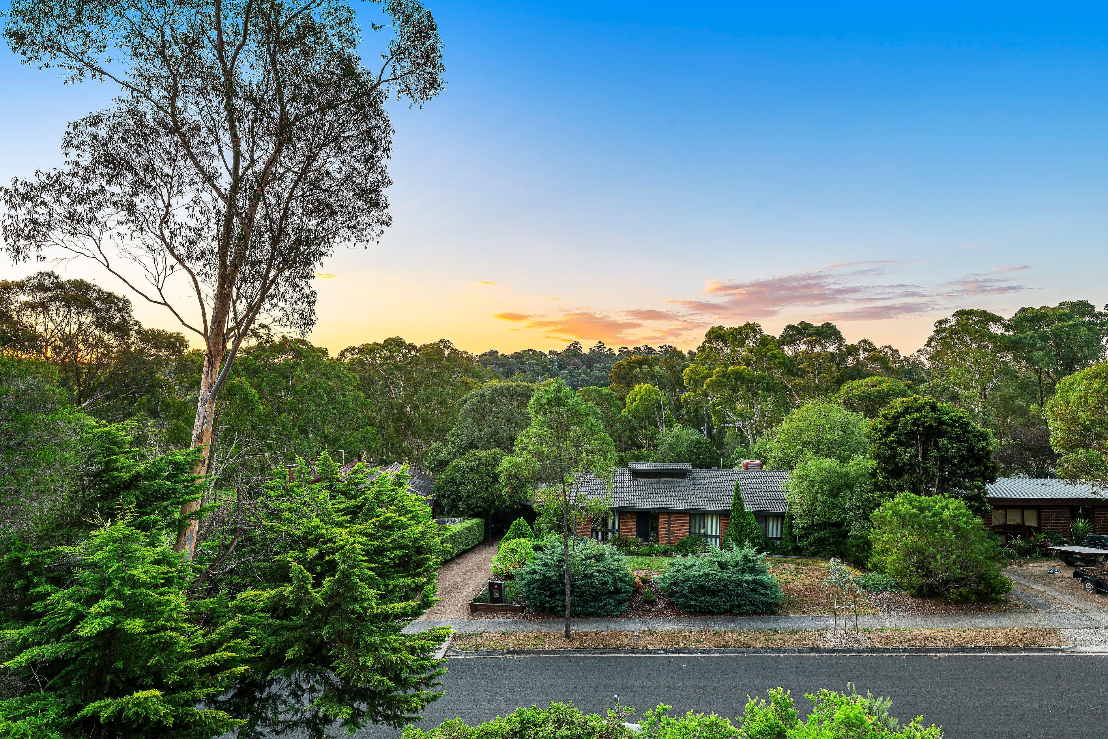 4 Coolabah Drive, Eltham VIC 3095, Eltham - Thumbnail 2