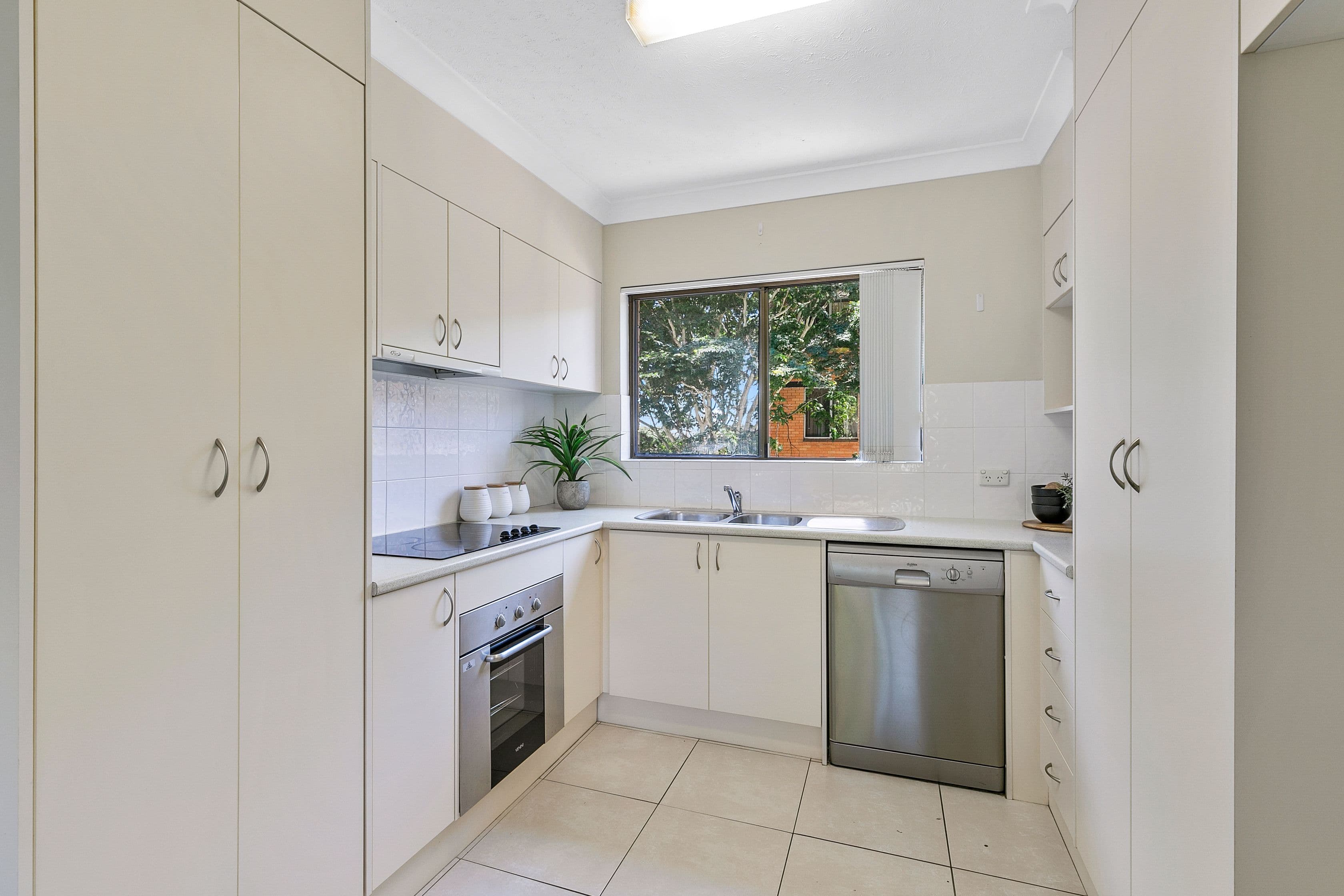 44 Brighton Road, Highgate Hill QLD 4101, Highgate Hill - Thumbnail 3