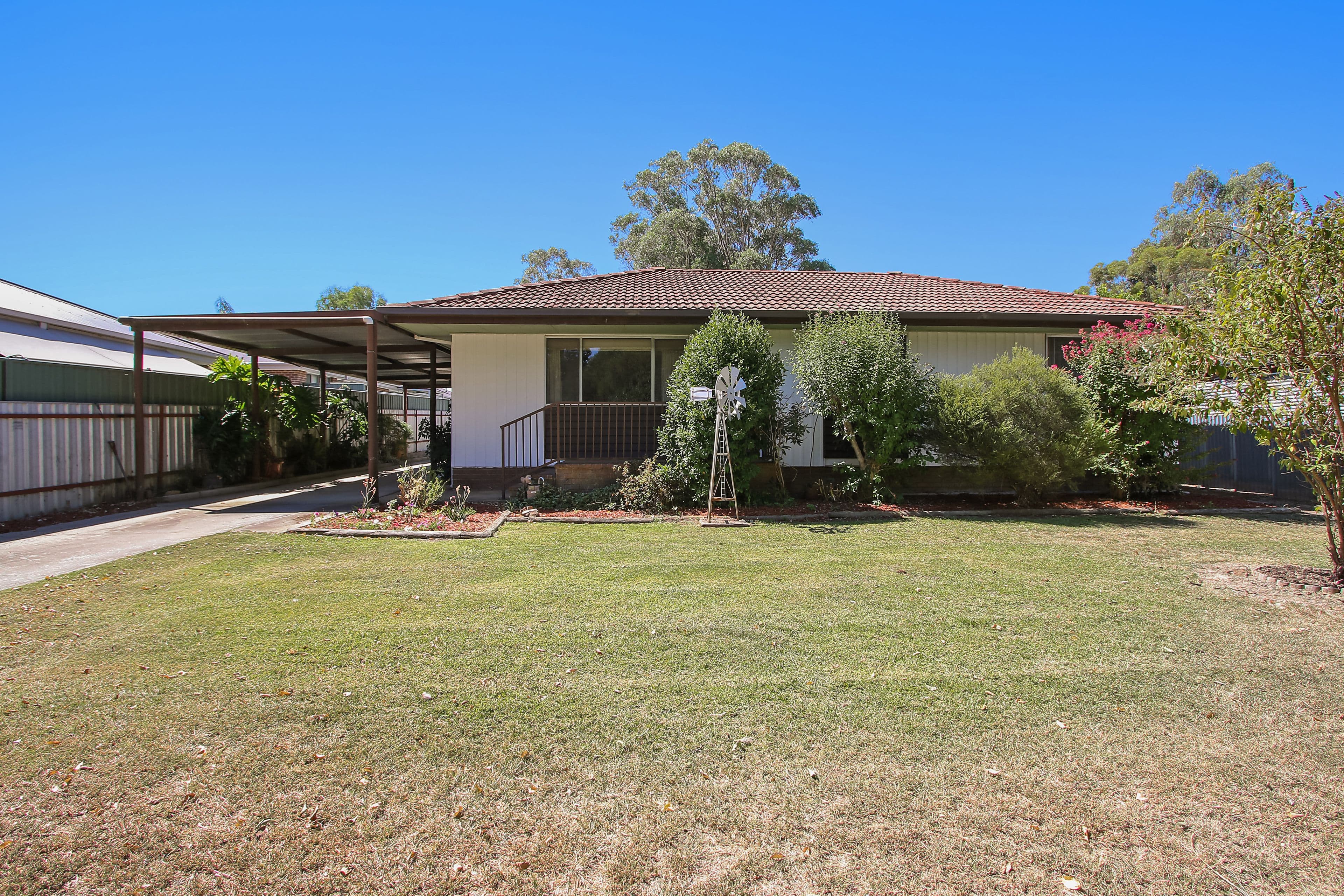 48 Kaldari Crescent, Glenfield Park, Glenfield Park - Image 1