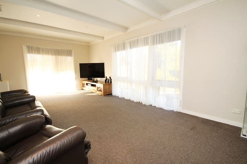 39 Alexander Avenue, Horsham VIC 3400, Horsham - Thumbnail 2