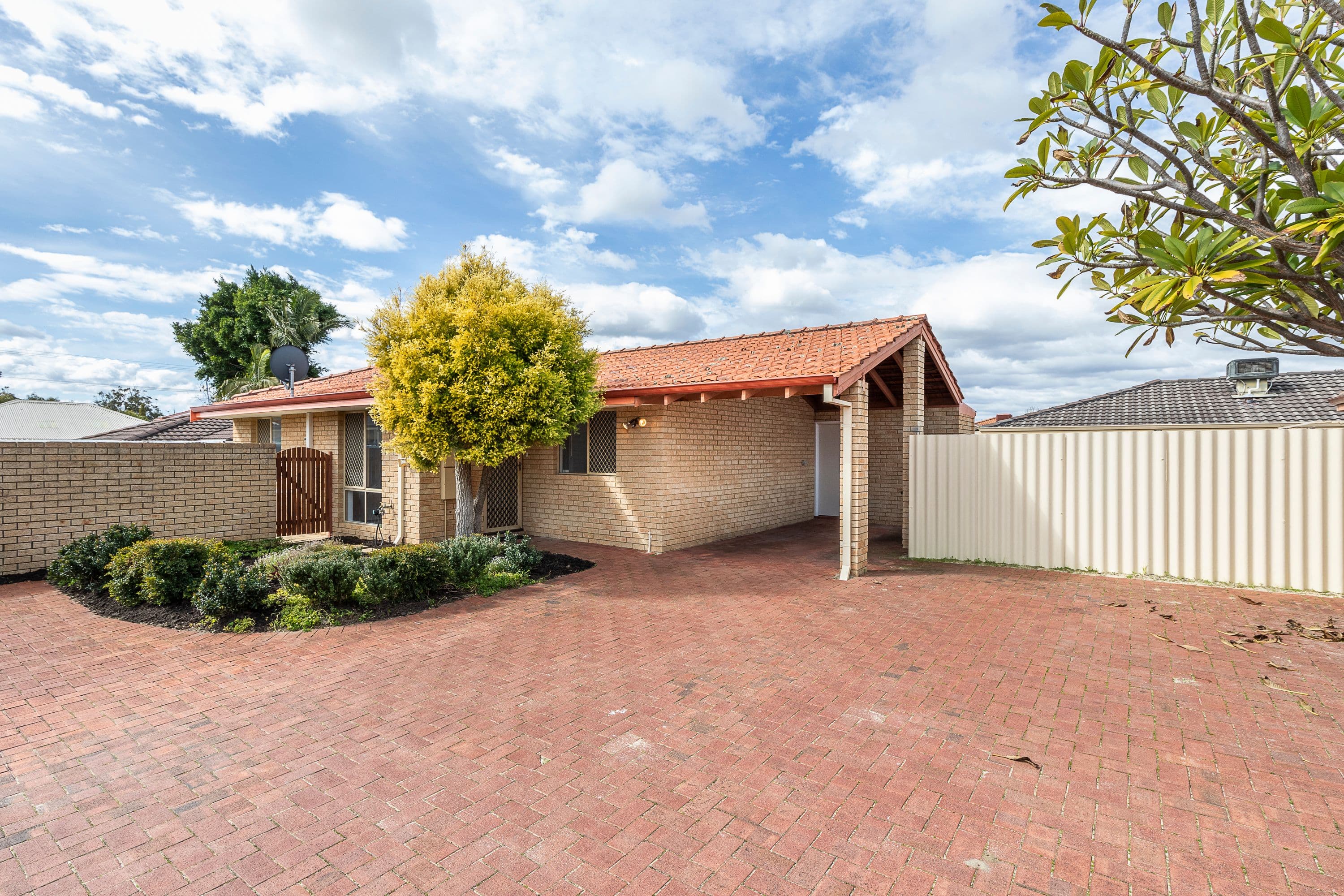 8 Valentine Avenue, Dianella WA 6059, Dianella - Thumbnail 2