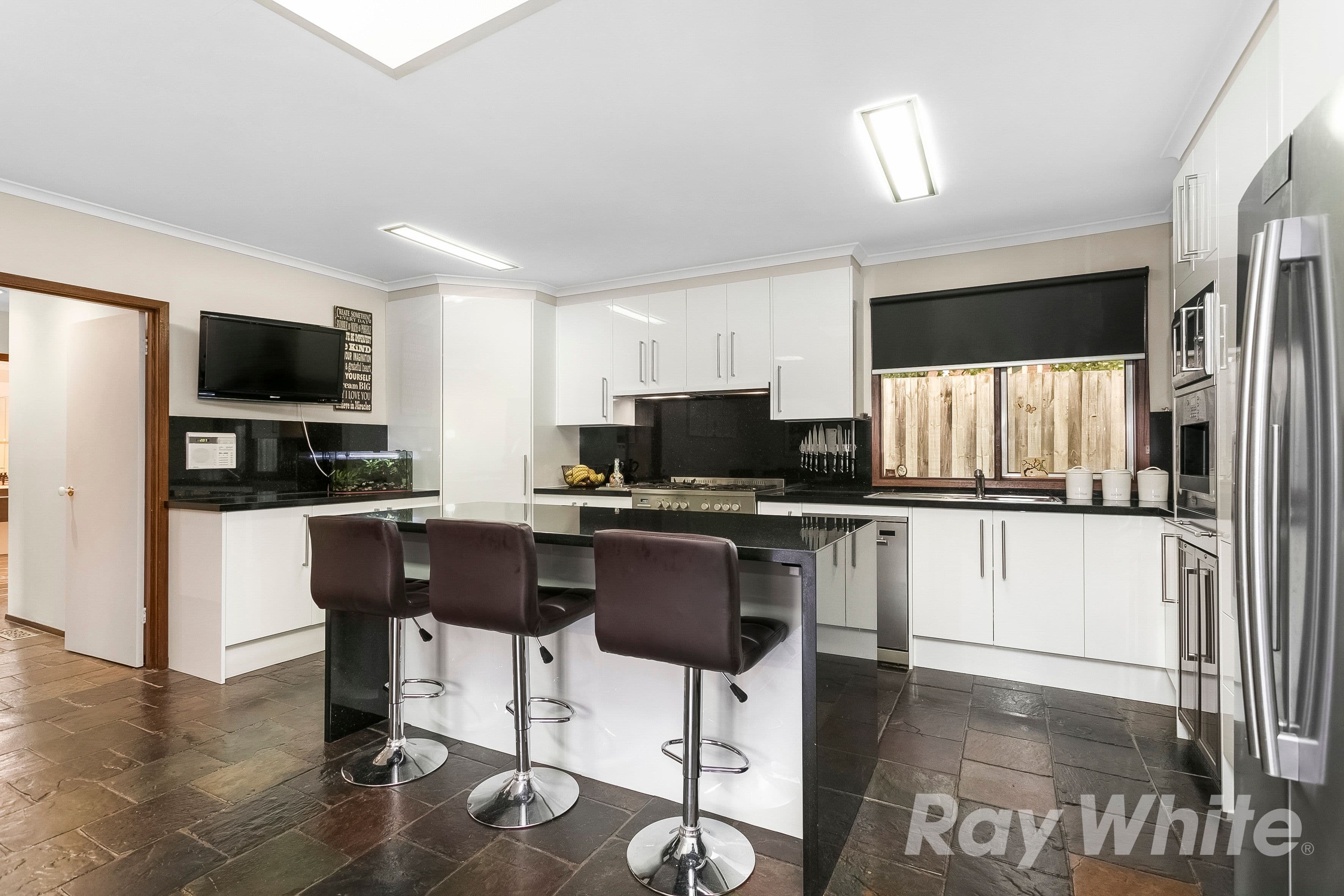 10 Prospector Court, Wheelers Hill VIC 3150, Wheelers Hill - Thumbnail 4