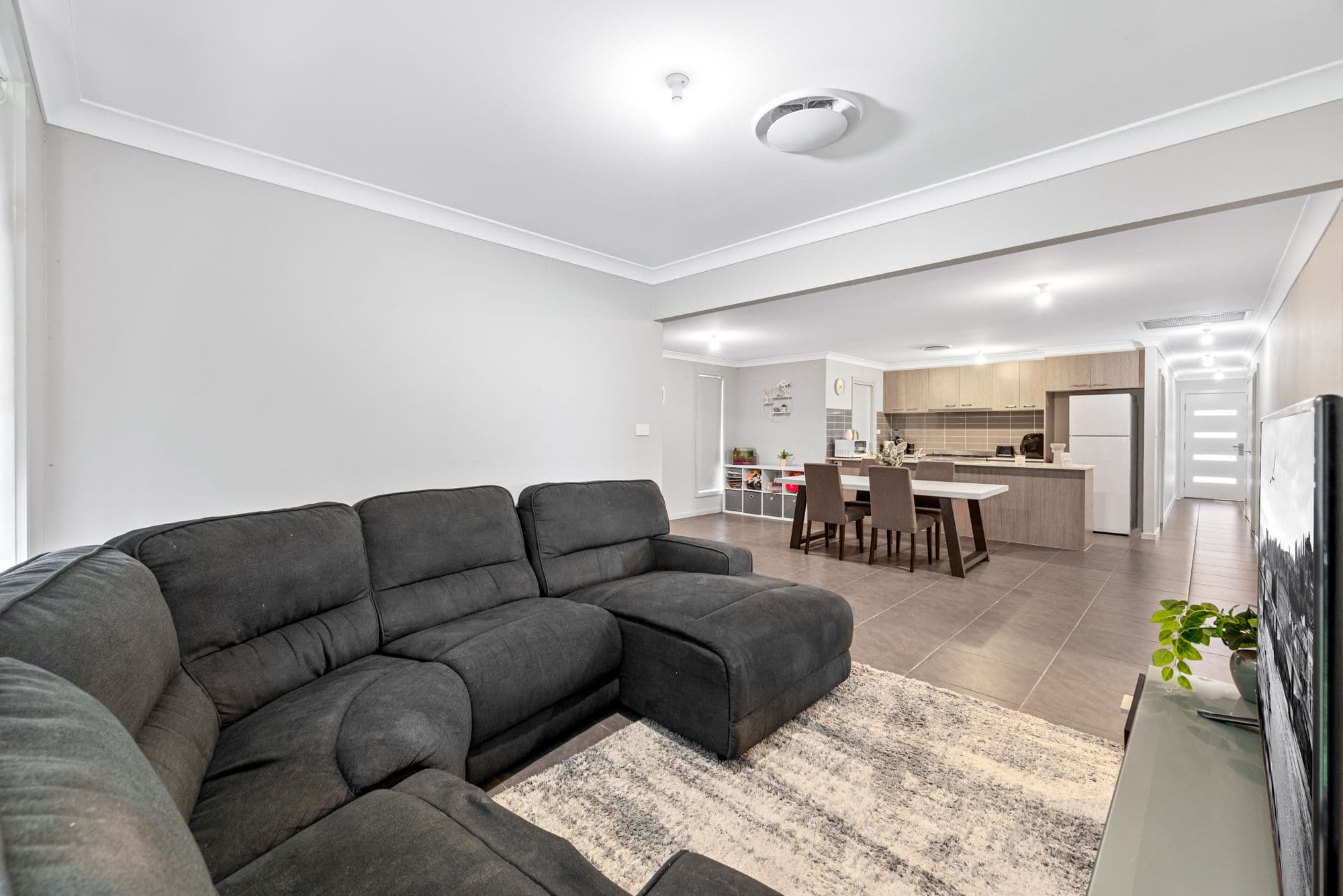 1/7-9 Princes Way, Drouin, Spring Farm - Thumbnail 2