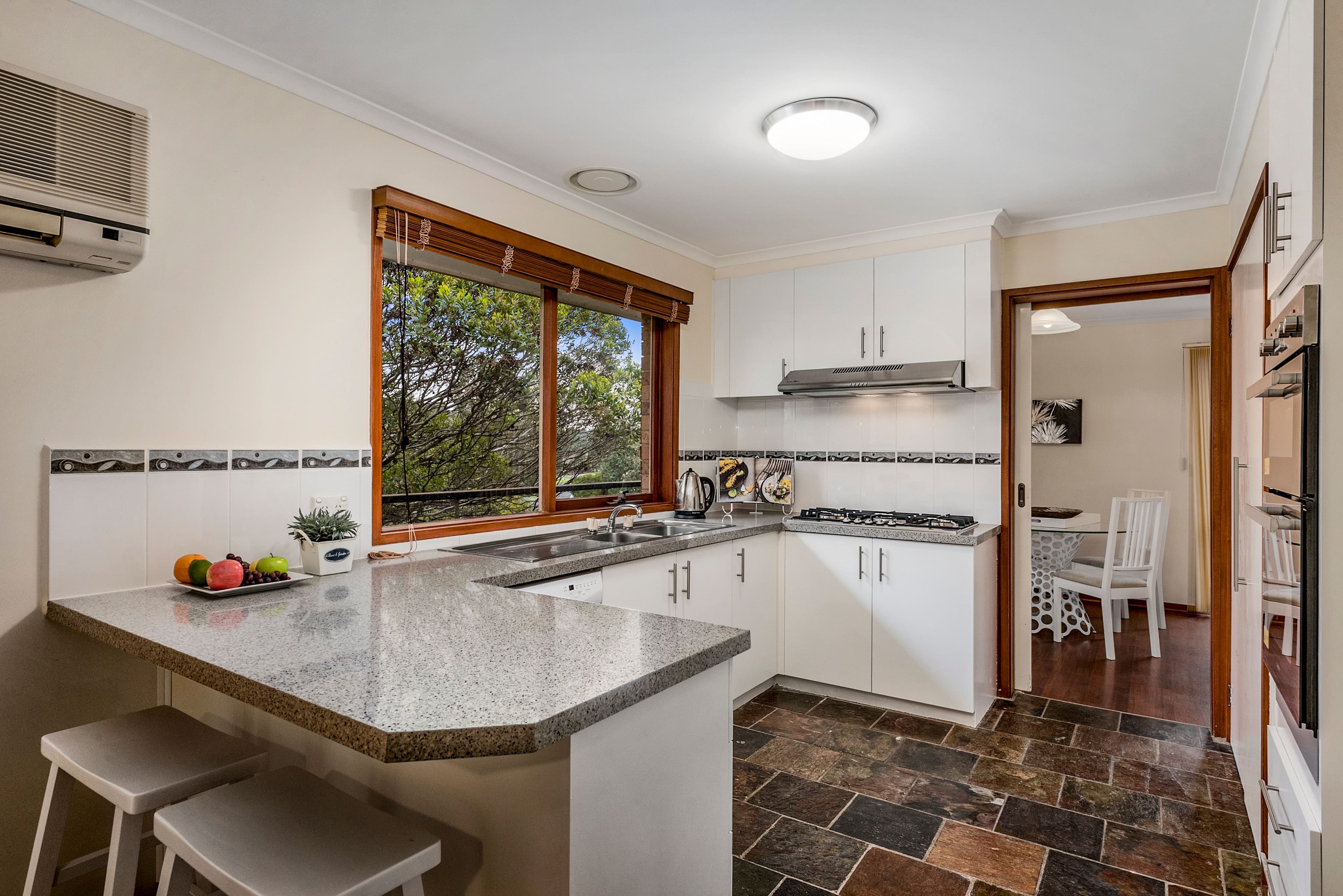 7 Lynda Court, Doncaster East VIC 3109, Doncaster East - Thumbnail 2