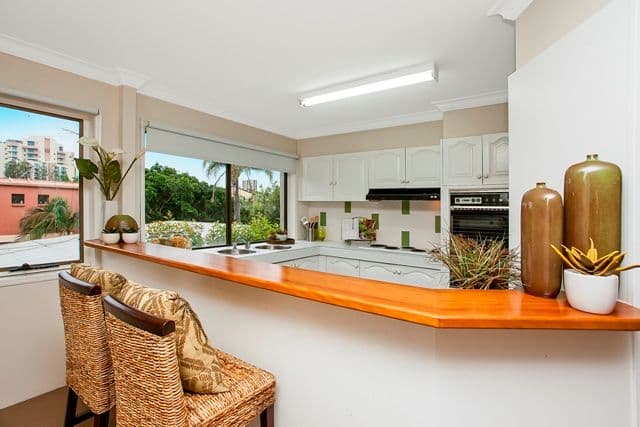 5 'Chateau Ronalde' 27 Second Avenue, BROADBEACH QLD 4218, Broadbeach - Thumbnail 3