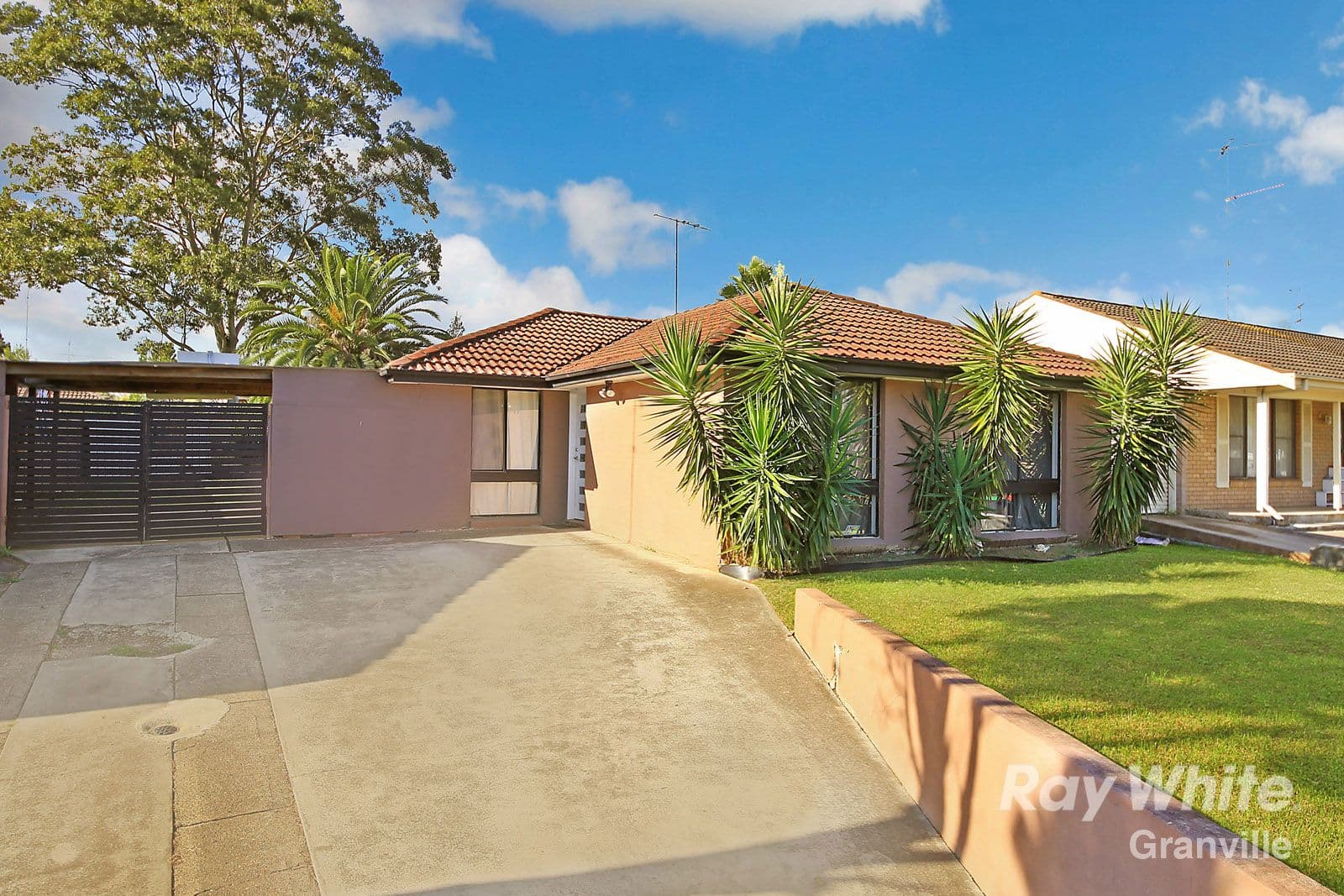 85 Banks Drive, St Clair - Image 1