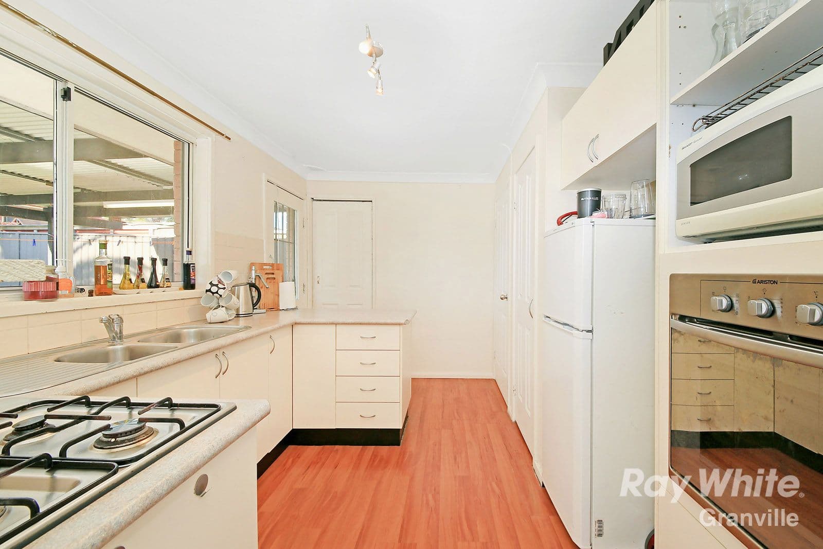85 Banks Drive, St Clair - Thumbnail 3