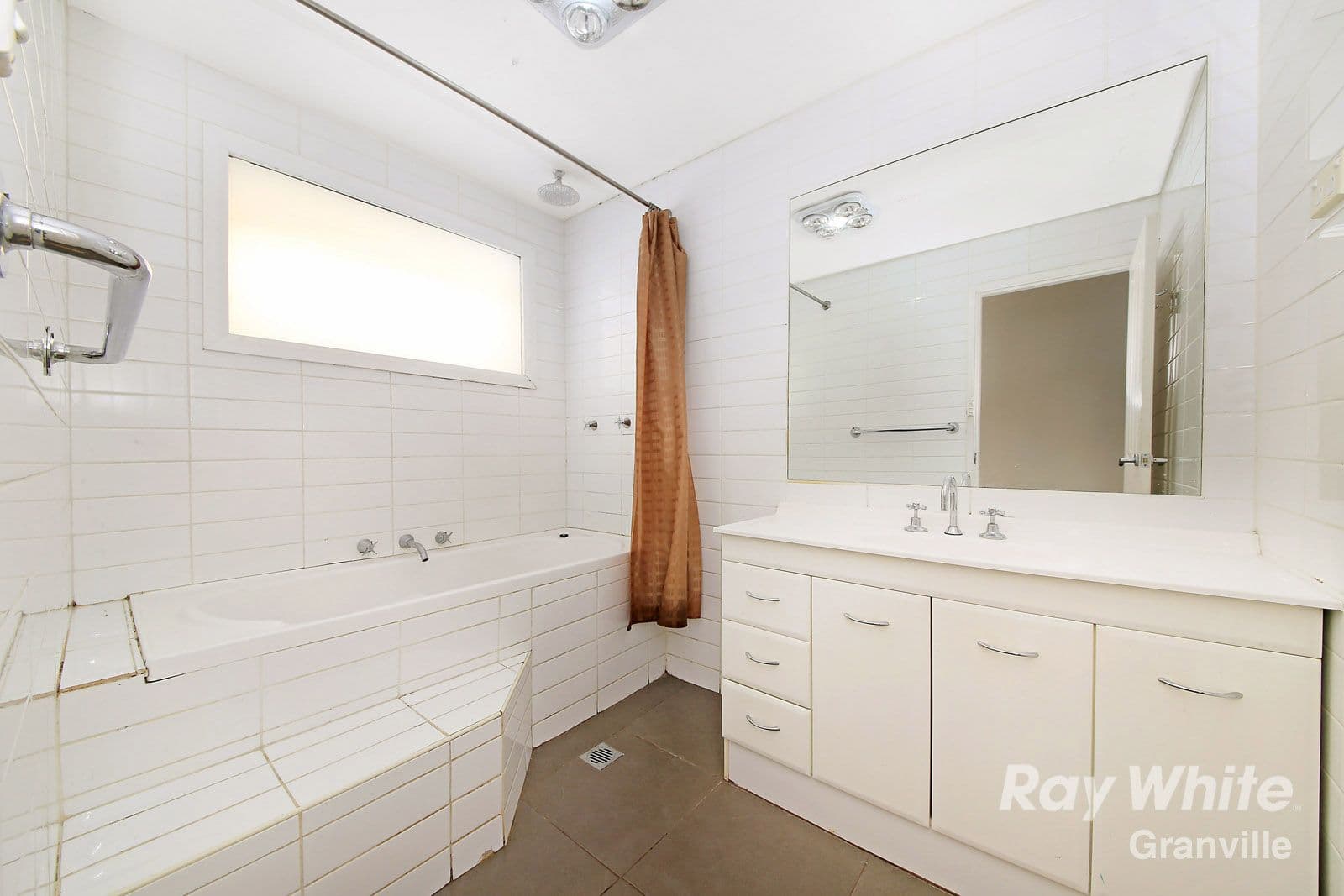 85 Banks Drive, St Clair - Thumbnail 4