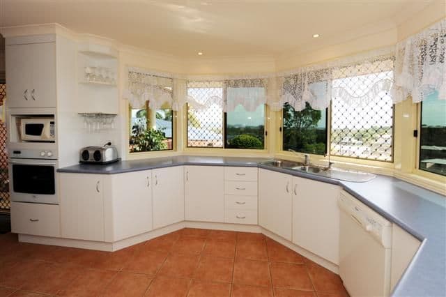 17 Kensington Place, GLADSTONE QLD 4680, Gladstone - Thumbnail 3
