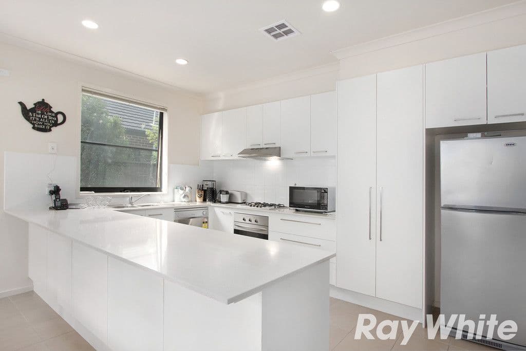 4 Harlesden Circuit, Pakenham VIC 3810, Pakenham - Thumbnail 2