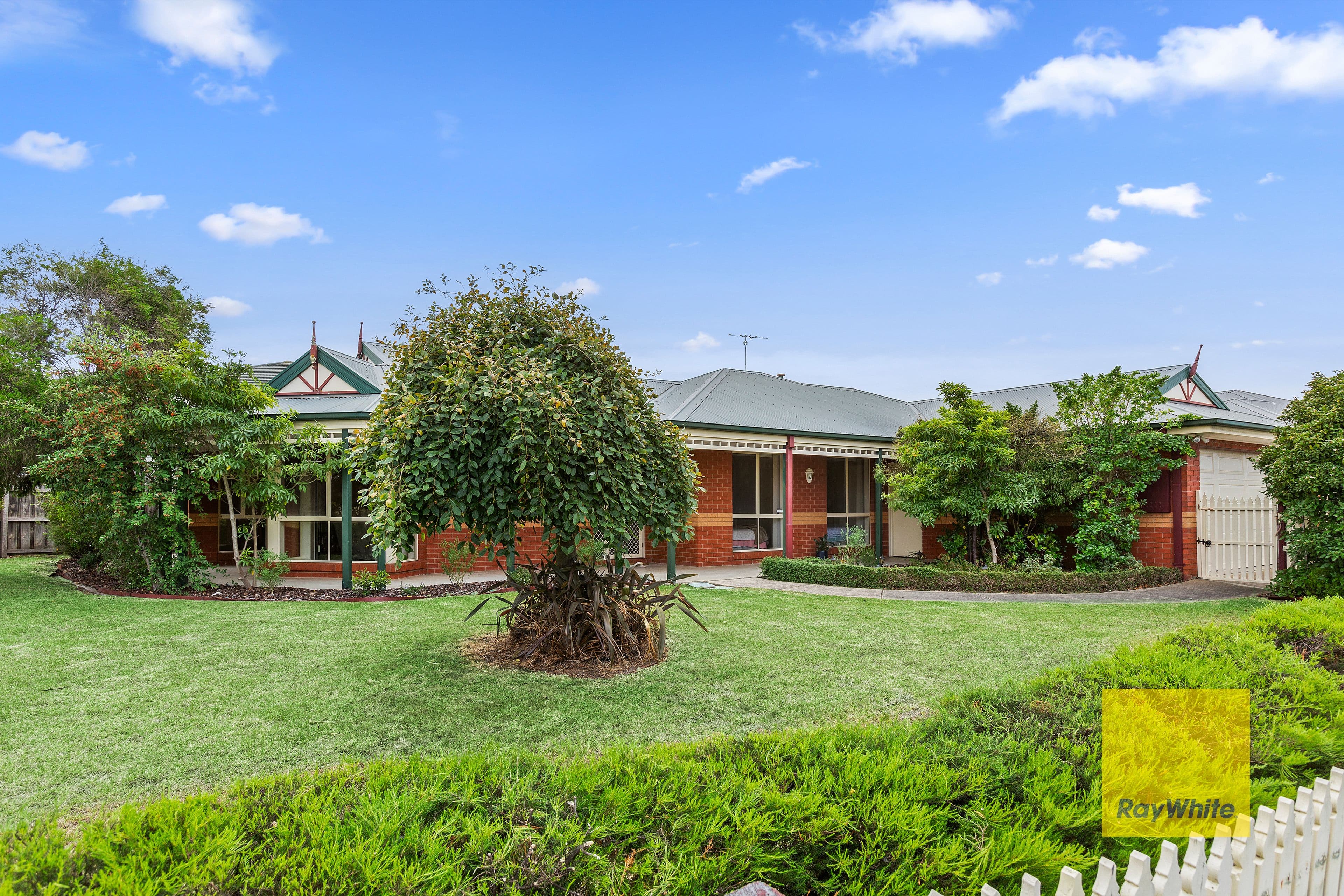 9 Dumfries Court, Highton VIC 3216, Highton - Thumbnail 2