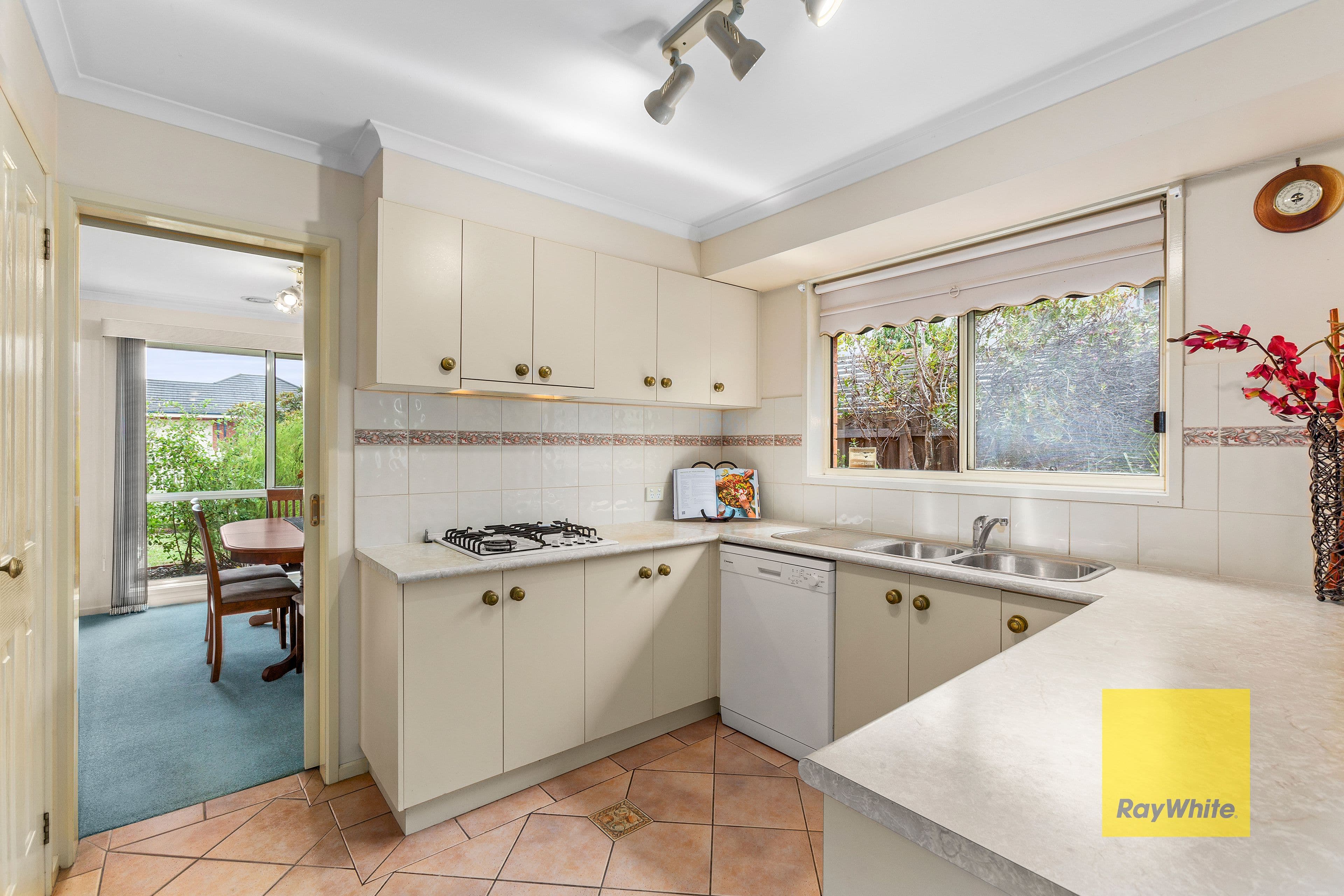 9 Dumfries Court, Highton VIC 3216, Highton - Thumbnail 3