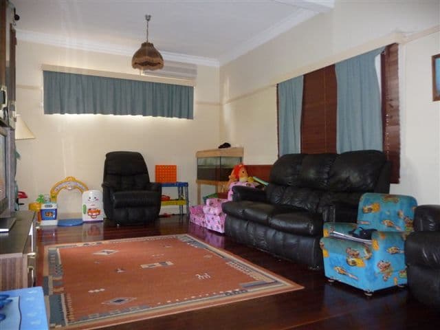 14 Fourth Avenue, HARRISTOWN QLD 4350, Harristown - Thumbnail 4