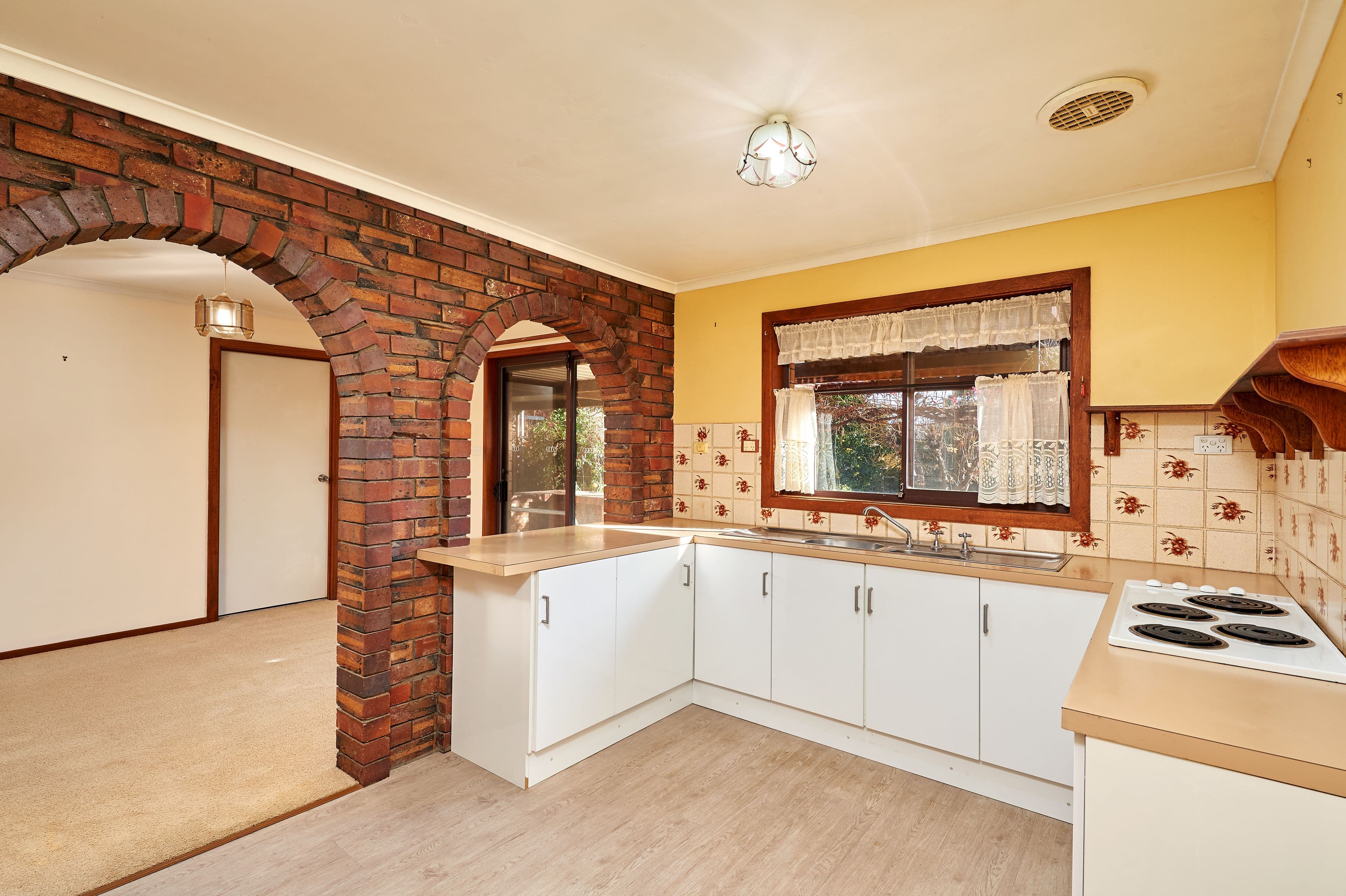 12 Myall Crescent, Lake Albert - Thumbnail 2