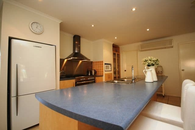 6 Seagrass Place, REDLAND BAY QLD 4165, Redland Bay - Thumbnail 3