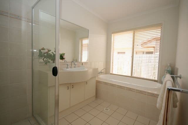 6 Seagrass Place, REDLAND BAY QLD 4165, Redland Bay - Thumbnail 8