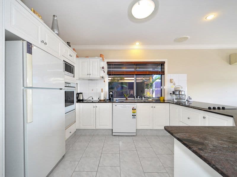 34 Anchorage Way, BIGGERA WATERS QLD 4216, Biggera Waters - Thumbnail 4