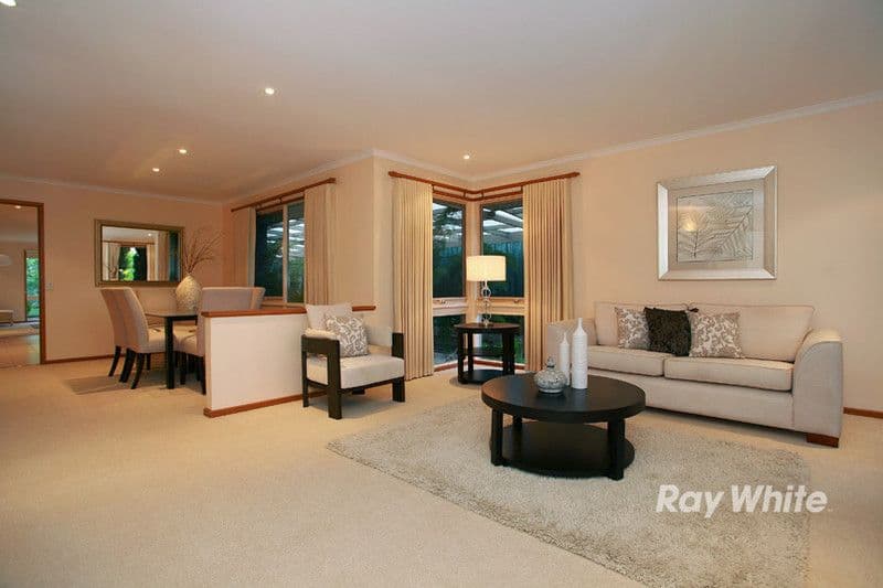 16 Dayan Drive, WANTIRNA SOUTH VIC 3152, Wantirna South - Thumbnail 2