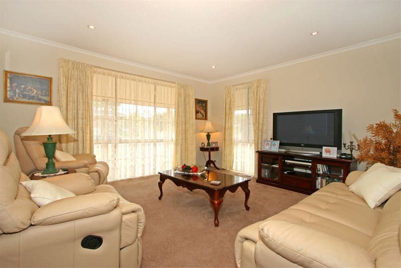33  Hakea Drive, MOUNT MARTHA VIC 3934, Mount Martha - Thumbnail 2