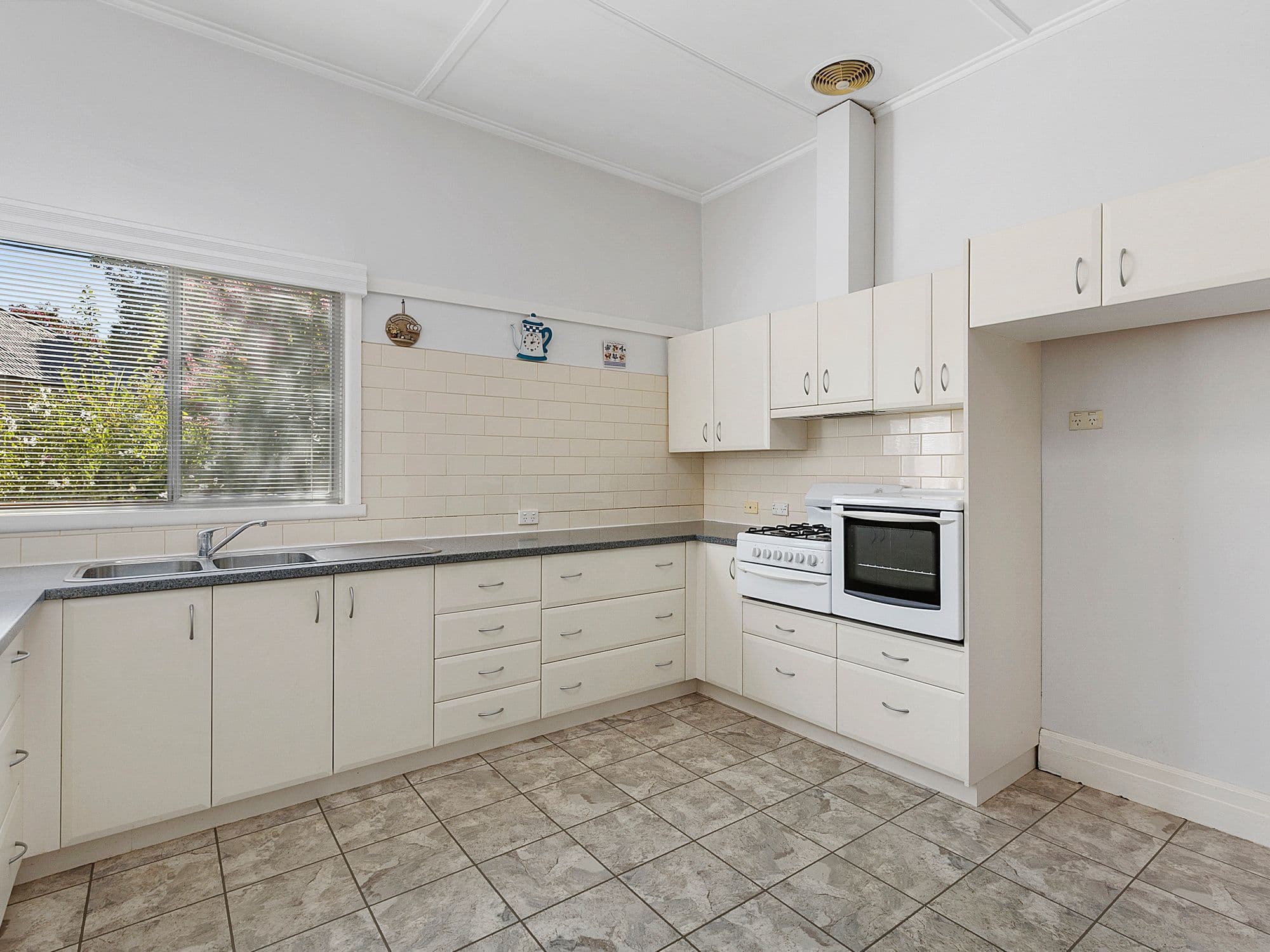 46 Goulburn Street, Seymour VIC 3660, Seymour - Thumbnail 4