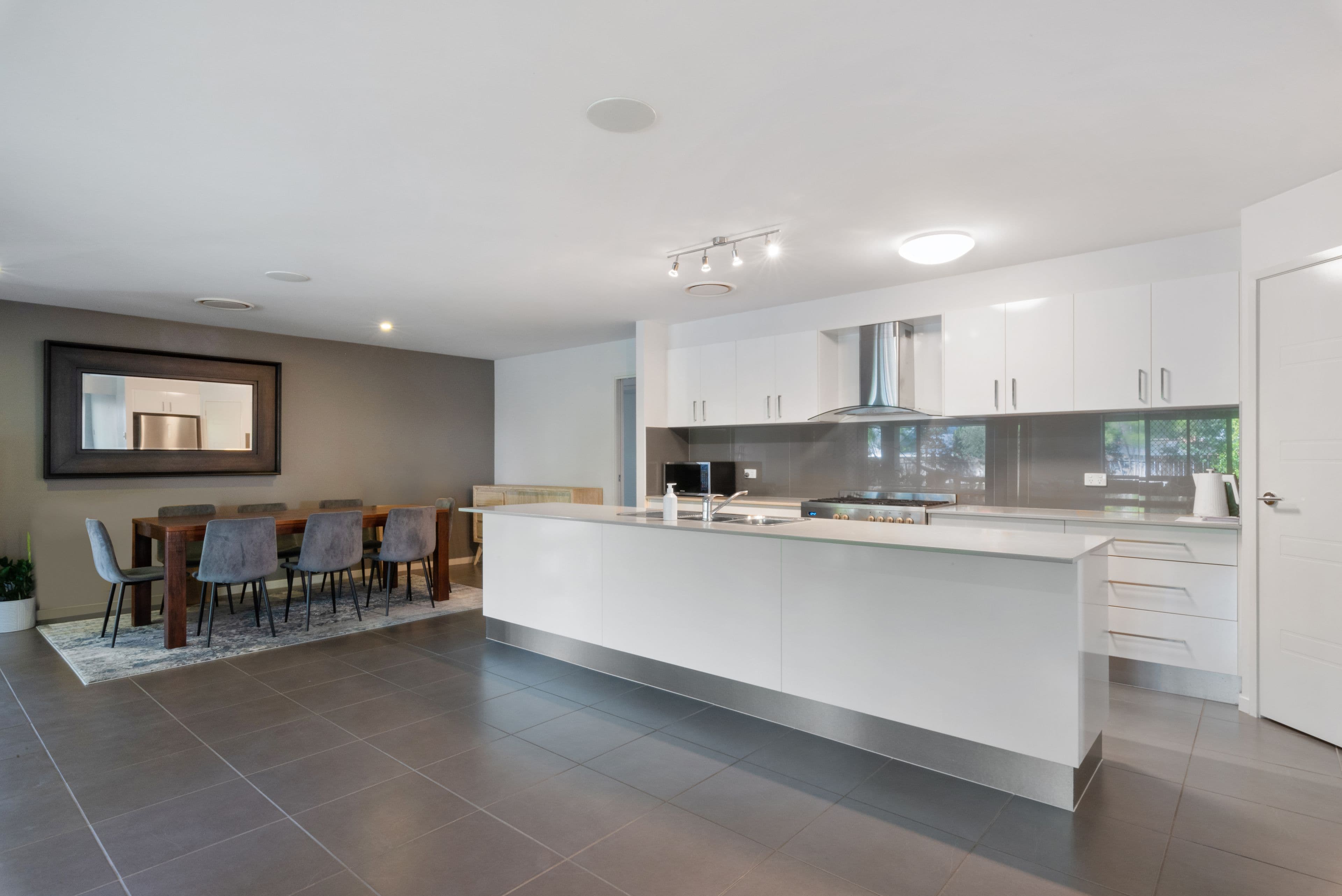 90 Pangeza Street, Stafford Heights QLD 4053, Stafford Heights - Thumbnail 4