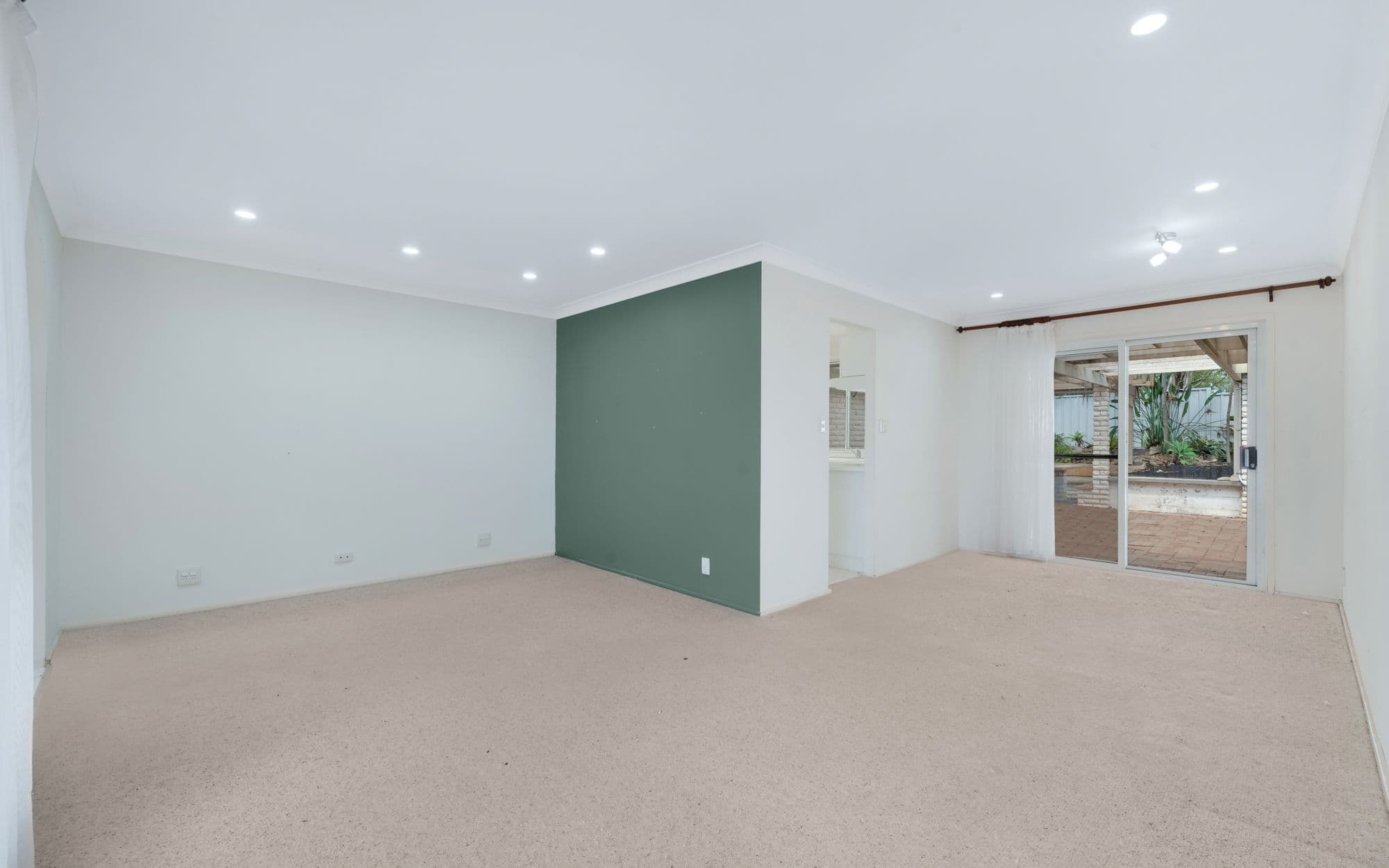 76 Donalbain Circuit, Rosemeadow NSW 2560, Rosemeadow - Thumbnail 2