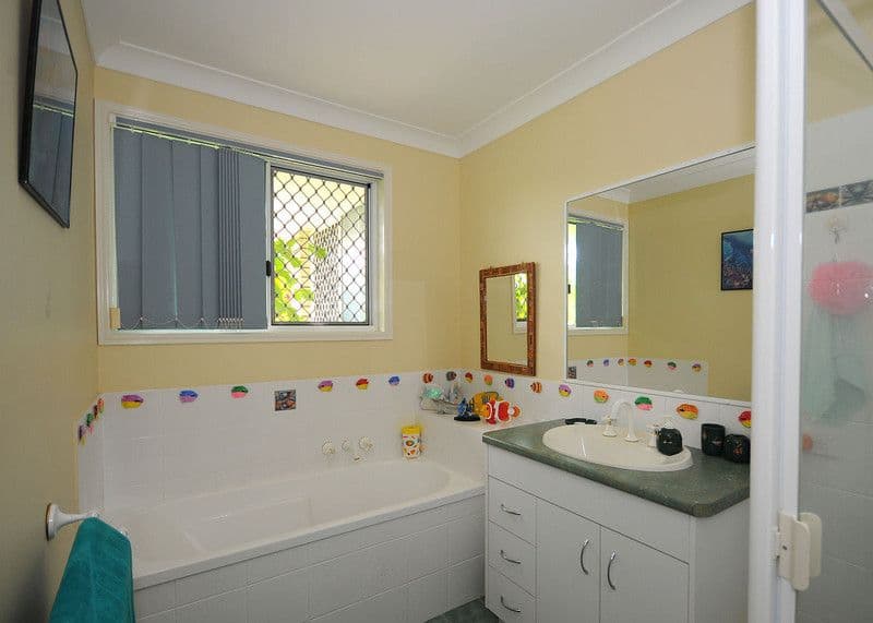 8 Adam Court, URANGAN QLD 4655, Urangan - Thumbnail 5