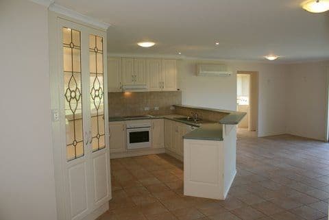 10 Greenway Place, MOUNT GAMBIER SA 5290, Mount Gambier - Thumbnail 2