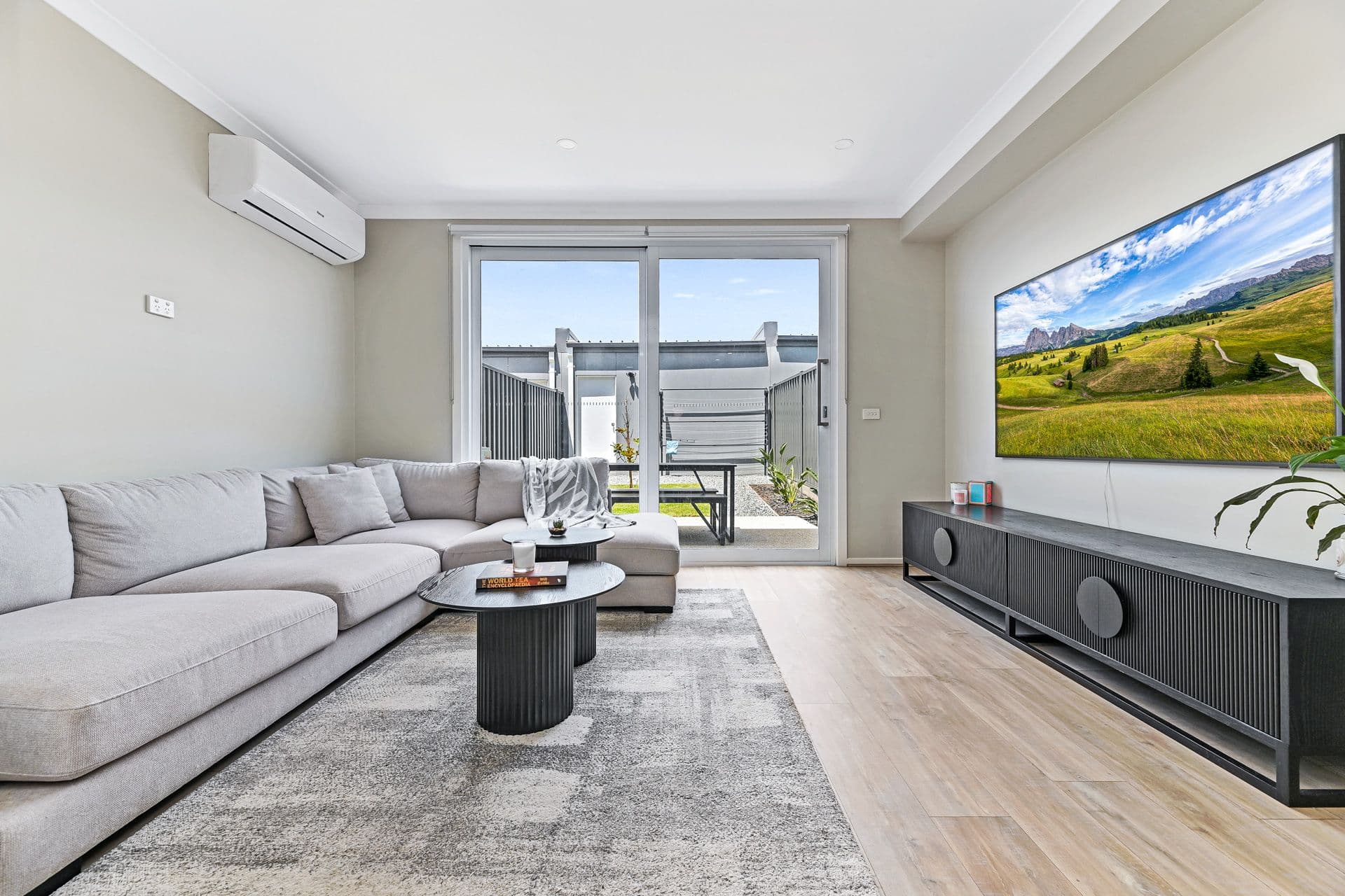 196 Carnival Boulevard, Berwick VIC 3806, Berwick - Thumbnail 2