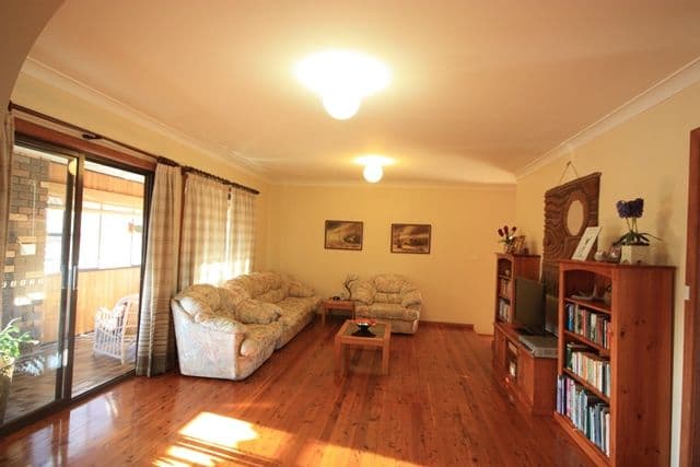 13 Thompson Place, CAMDEN SOUTH NSW 2570, Camden South - Thumbnail 2