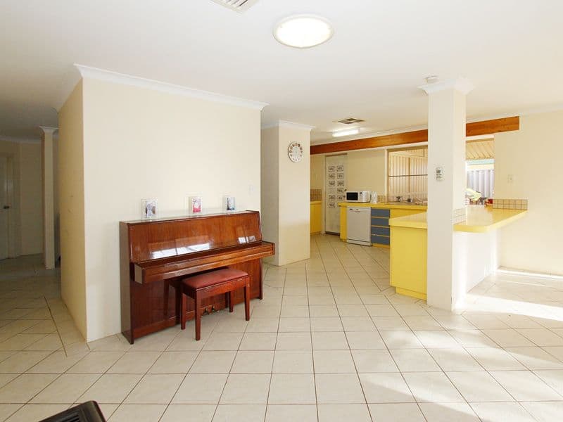 31 Sayer Crescent, GOSNELLS WA 6110, Gosnells - Thumbnail 4