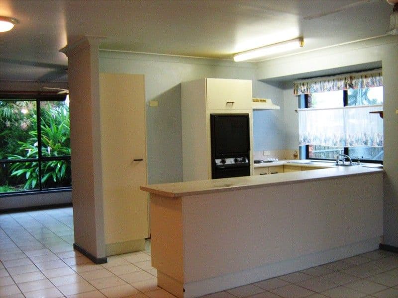 2 Marine Terrace, BURNETT HEADS QLD 4670, Burnett Heads - Thumbnail 3